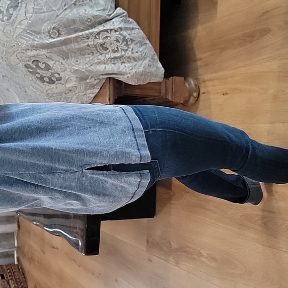 Lucky Brand V-Neck Top - Picture 2 of 7